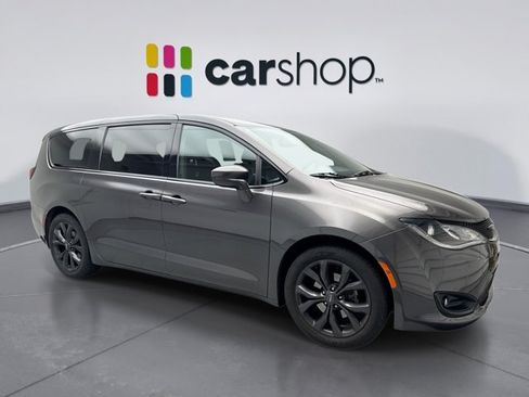 Used 2020 Chrysler Pacifica Touring w/ S Appearance Package FWD image 7