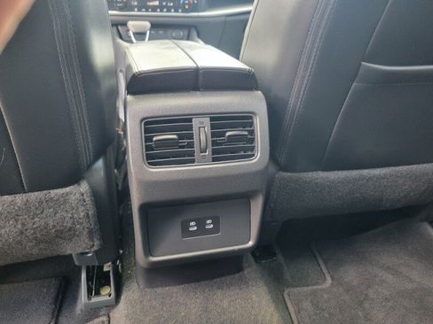 Used 2025 Nissan Rogue SV w/ SV Premium Package FWD image 28