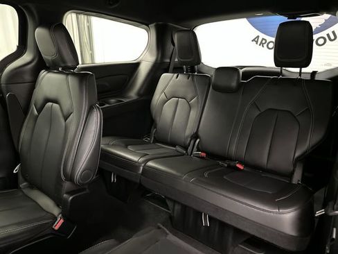 Used 2025 Chrysler Pacifica Select FWD image 28