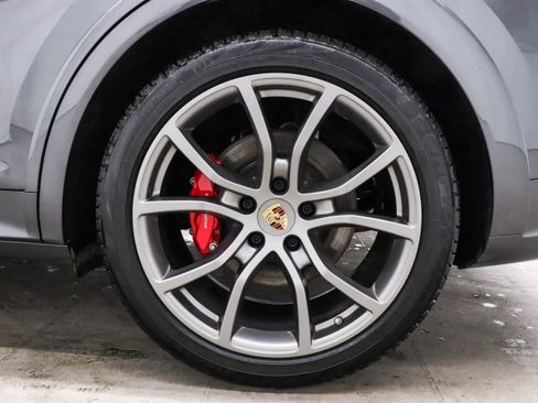 Used 2023 Porsche Cayenne GTS w/ Premium Package AWD/4WD image 10