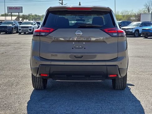 Used 2025 Nissan Rogue SV image 6