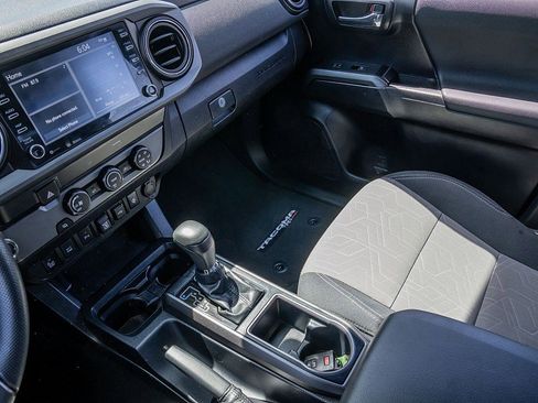 Used 2020 Toyota Tacoma TRD Sport w/ Technology Package image 25