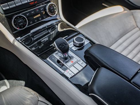 Used 2013 Mercedes-Benz SL 550 image 32