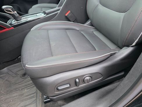 Used 2023 Chevrolet TrailBlazer RS w/ Convenience Package image 13