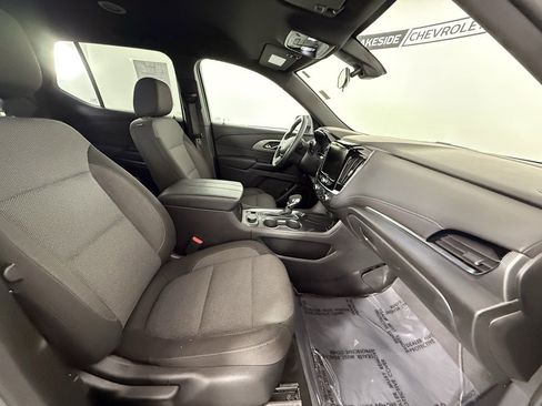 Used 2023 Chevrolet Traverse LT image 17