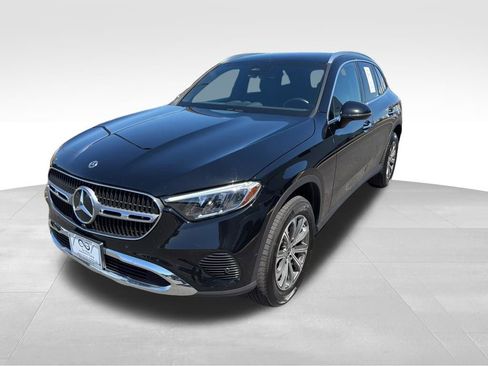 Used 2024 Mercedes-Benz GLC 300 4MATIC image 3