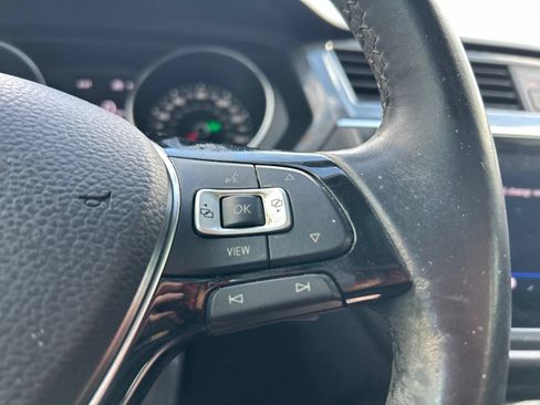 Used 2019 Volkswagen Tiguan SE w/ Panoramic Sunroof Package FWD image 15