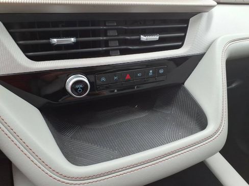Certified 2025 Ford Explorer Active w/ Active Comfort Package AWD/4WD image 25