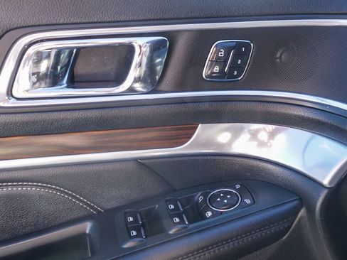 Used 2018 Ford Explorer Limited FWD image 19