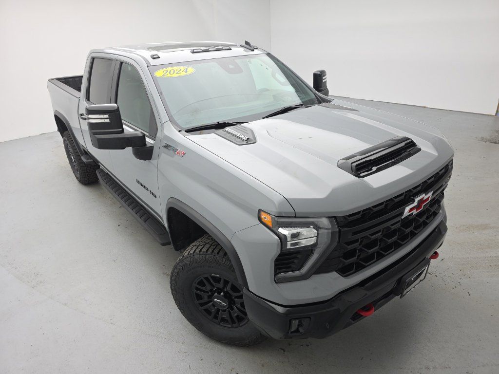 Used 2024 Chevrolet Silverado 2500 ZR2 w/ Technology Package AWD/4WD image 2