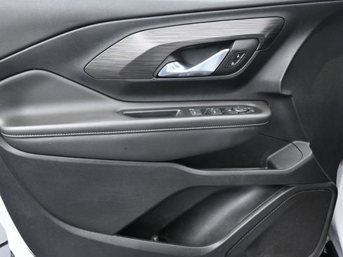 Used 2023 GMC Terrain SLE image 11