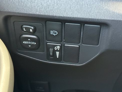 Used 2013 Toyota Prius Five FWD image 32