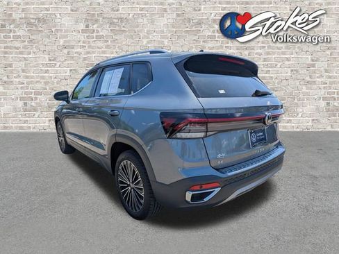 Used 2025 Volkswagen Taos SE image 6