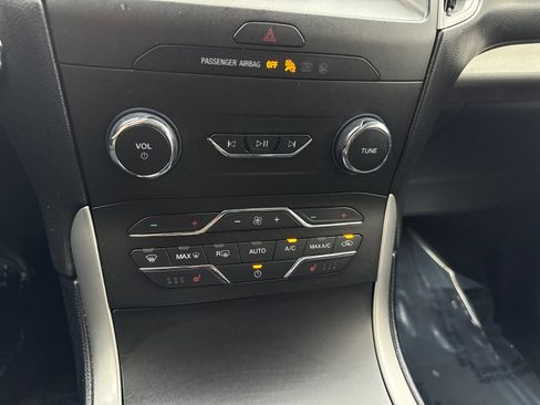 Used 2019 Ford Edge SEL w/ Equipment Group 201A FWD image 30