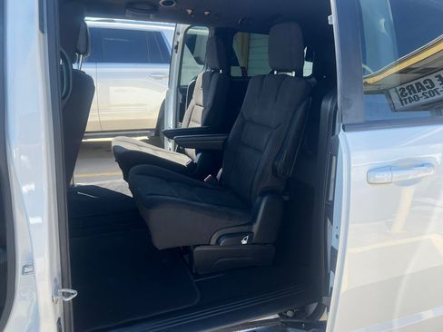 Used 2020 Dodge Grand Caravan SE FWD image 13