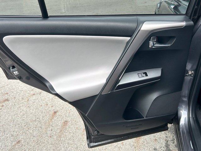 Used 2017 Toyota RAV4 XLE AWD/4WD image 38