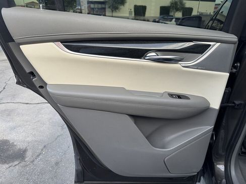 Used 2020 Cadillac XT6 Premium Luxury AWD/4WD image 29