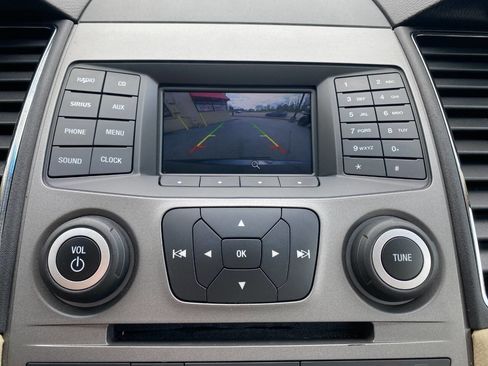 Used 2015 Ford Taurus SE FWD image 16