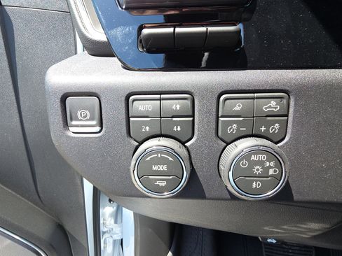 New 2026 Chevrolet Silverado 1500 High Country w/ Technology Package AWD/4WD image 22