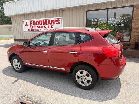 Used 2015 Nissan Rogue S w/ Convenience Package AWD/4WD image 2