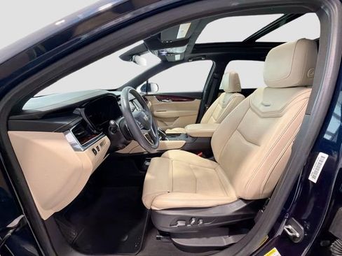 Used 2017 Cadillac XT5 Luxury w/ Driver Awareness Package FWD image 19