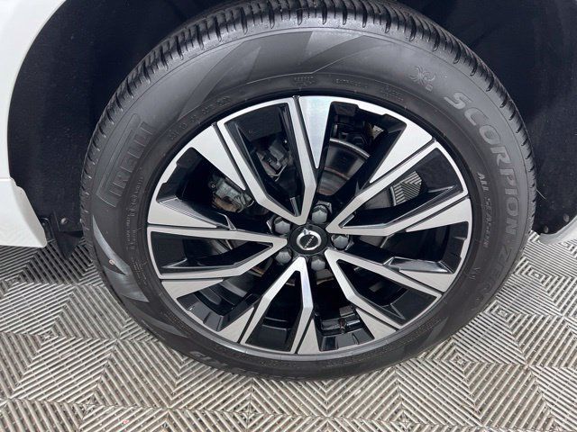 Used 2023 Volvo XC60 B5 Core AWD/4WD image 10