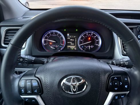 Used 2019 Toyota Highlander Limited image 16