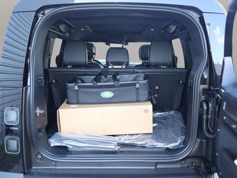 New 2026 Land Rover Defender 110 X-Dynamic SE image 16