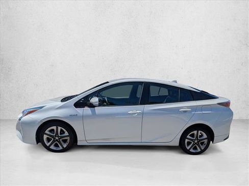 Used 2016 Toyota Prius Three Touring FWD image 9