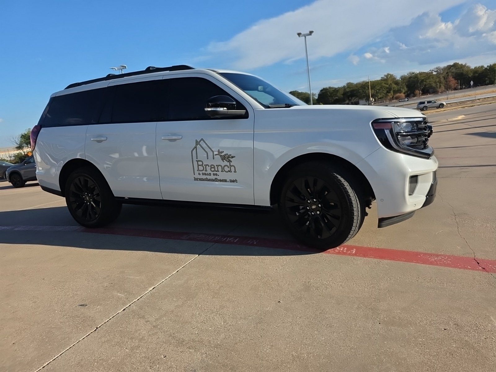 Used 2025 Ford Expedition Platinum w/ Stealth Appearance Package AWD/4WD image 4