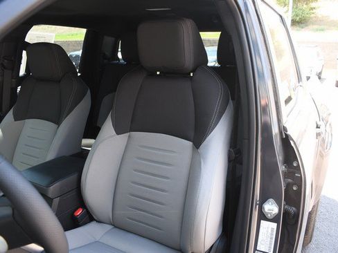 Used 2025 Toyota Tacoma TRD Sport AWD/4WD image 17