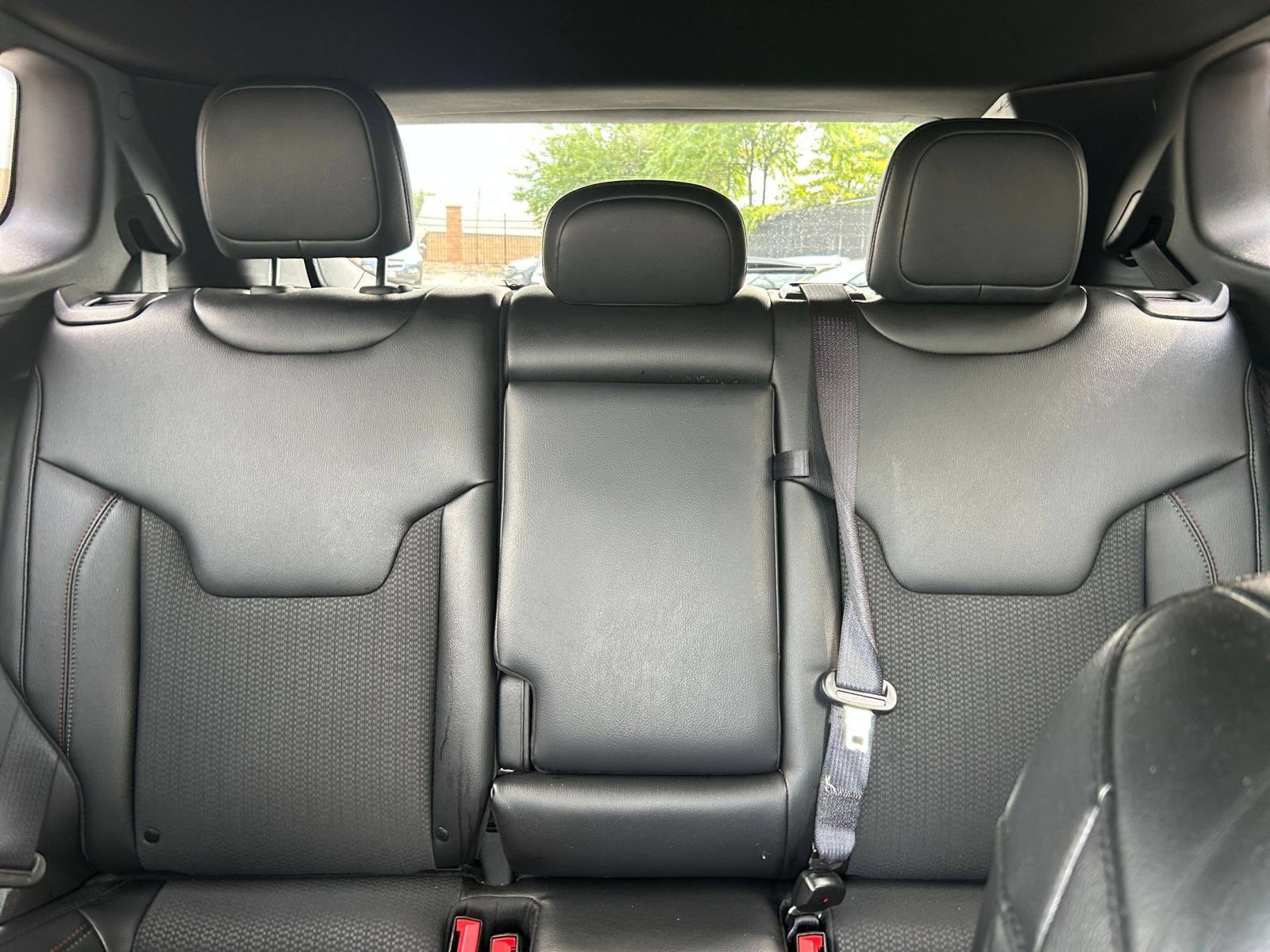 Used 2025 Jeep Compass Trailhawk AWD/4WD image 32