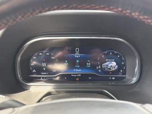 Used 2023 Chevrolet Suburban RST RWD image 18