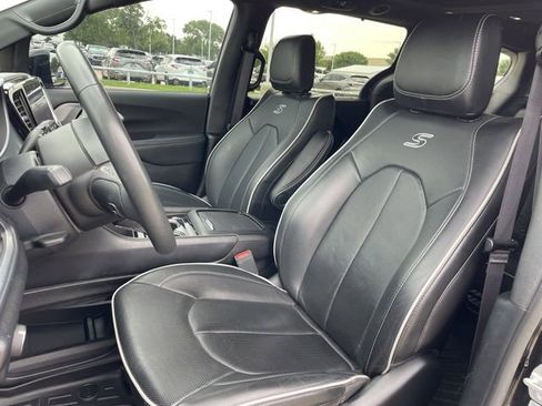 Used 2025 Chrysler Pacifica Limited FWD image 26