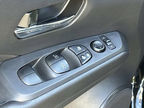 Used 2022 Nissan Kicks SV FWD image 17