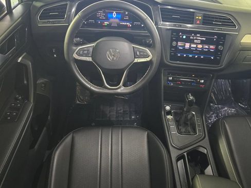 Certified 2024 Volkswagen Tiguan SE w/ Panoramic Sunroof Package FWD image 13