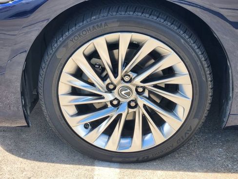 Used 2020 Lexus ES 350 Ultra Luxury w/ Accessory Package 2 FWD image 10