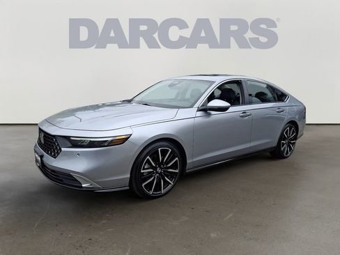 Used 2023 Honda Accord Touring image 3