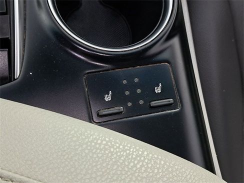 Used 2019 Toyota Camry XLE image 29