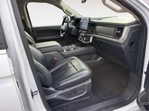 Used 2024 Ford Expedition XLT image 15