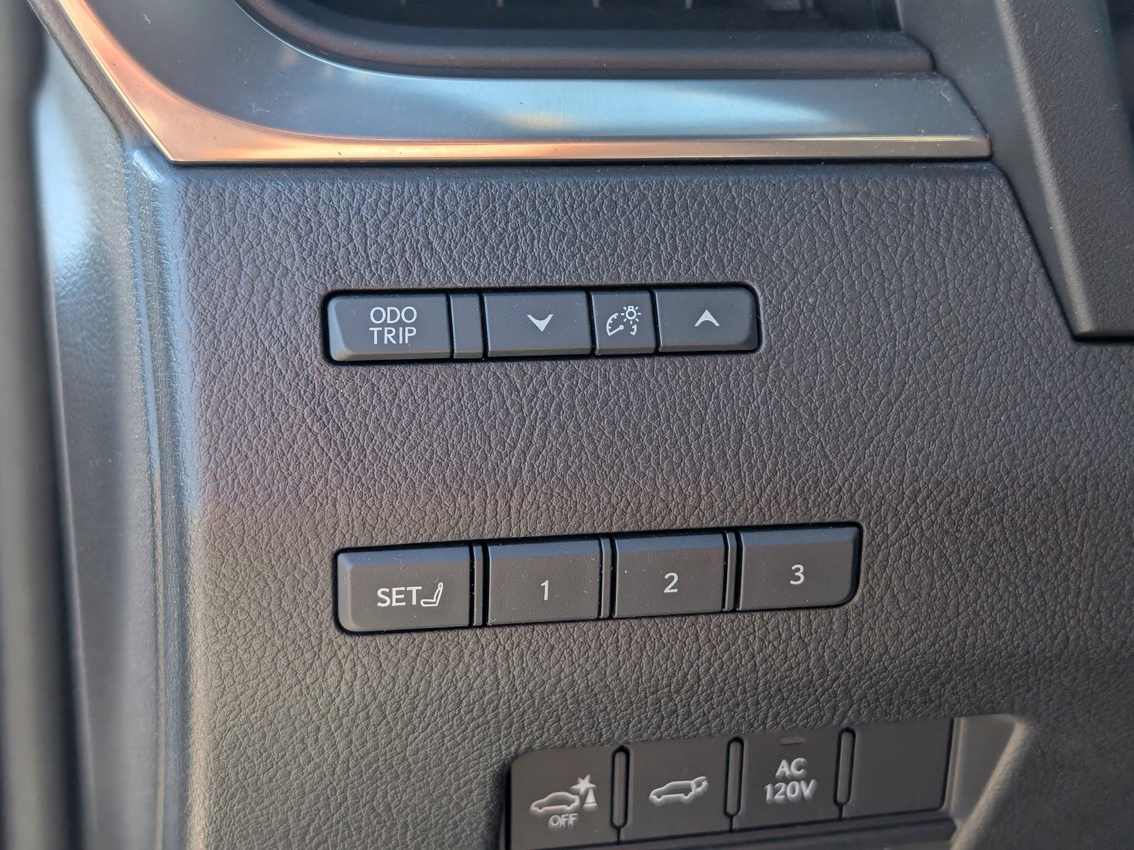 Used 2024 Lexus GX 550 w/ Accessory Package (2T) AWD/4WD image 17