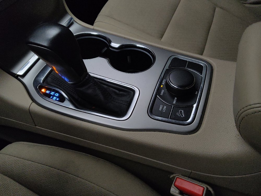 Used 2018 Jeep Grand Cherokee Laredo AWD/4WD image 26