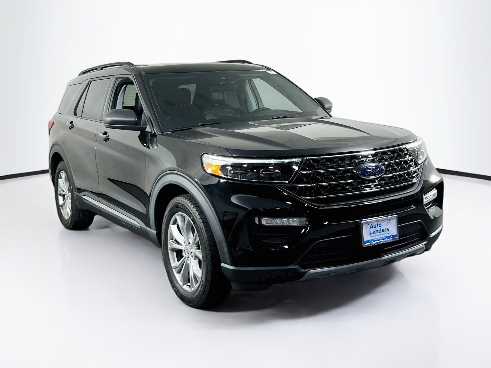 Used 2020 Ford Explorer XLT w/ Equipment Group 202A AWD/4WD image 3