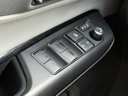 Used 2022 Toyota Venza LE AWD/4WD image 34