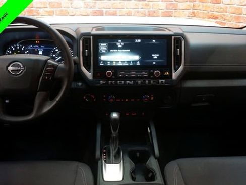 Certified 2025 Nissan Frontier SV w/ SV Convenience Package AWD/4WD image 11