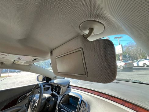 Used 2010 Buick LaCrosse CXL image 36