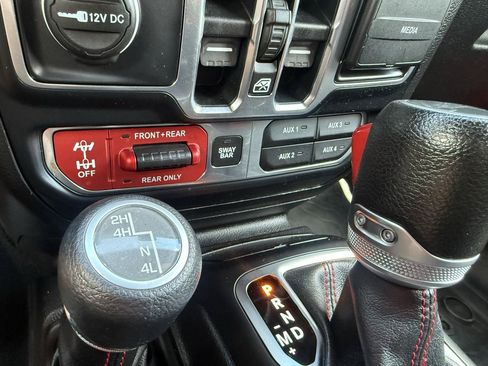 Used 2019 Jeep Wrangler Unlimited Rubicon w/ Dual Top Group AWD/4WD image 29