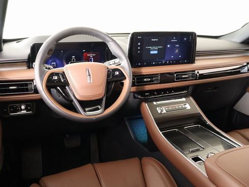 New 2026 Lincoln Aviator Reserve w/ Luxury Package image 2