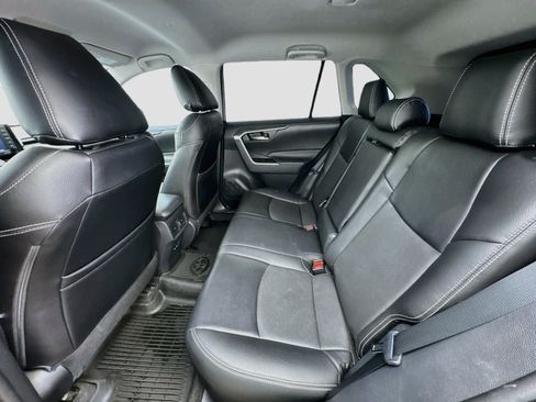 Used 2020 Toyota RAV4 XLE w/ XLE Grade Weather Package FWD image 15