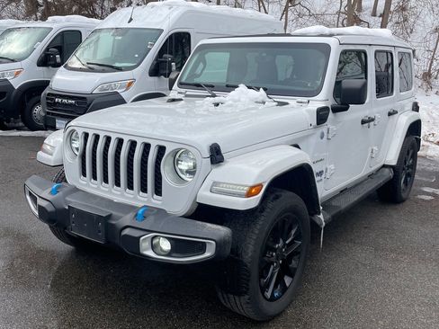 Used 2022 Jeep Wrangler Unlimited Sahara w/ Cold Weather Group image 3